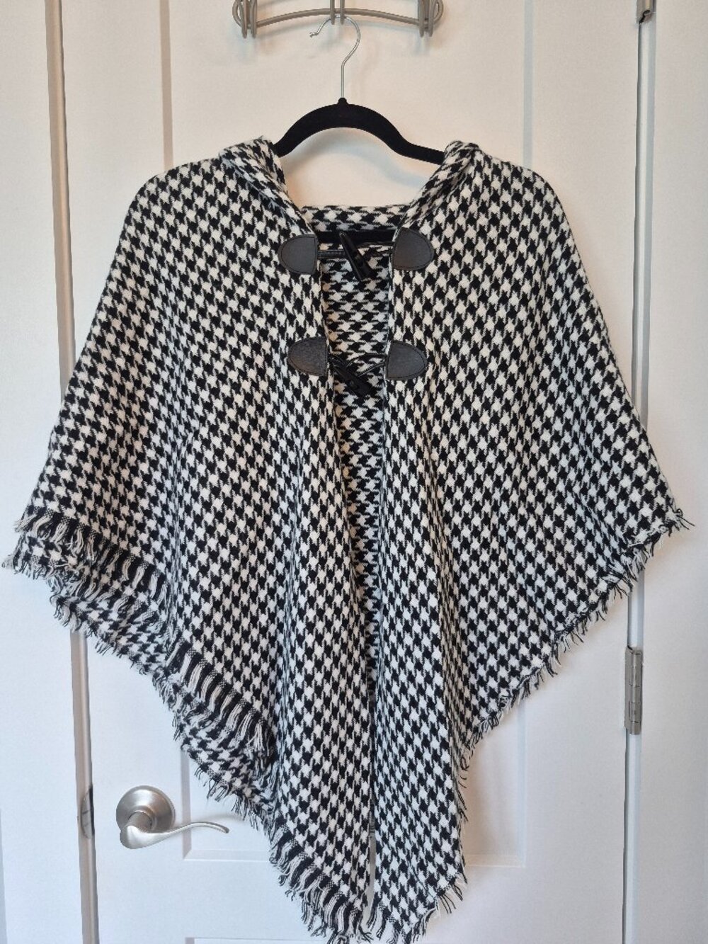 Houndstooth Toggle Wrap Poncho – Black & White Fringe Cape Shawl